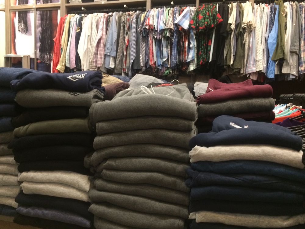 ubrania z hurtowni do lumpeksu